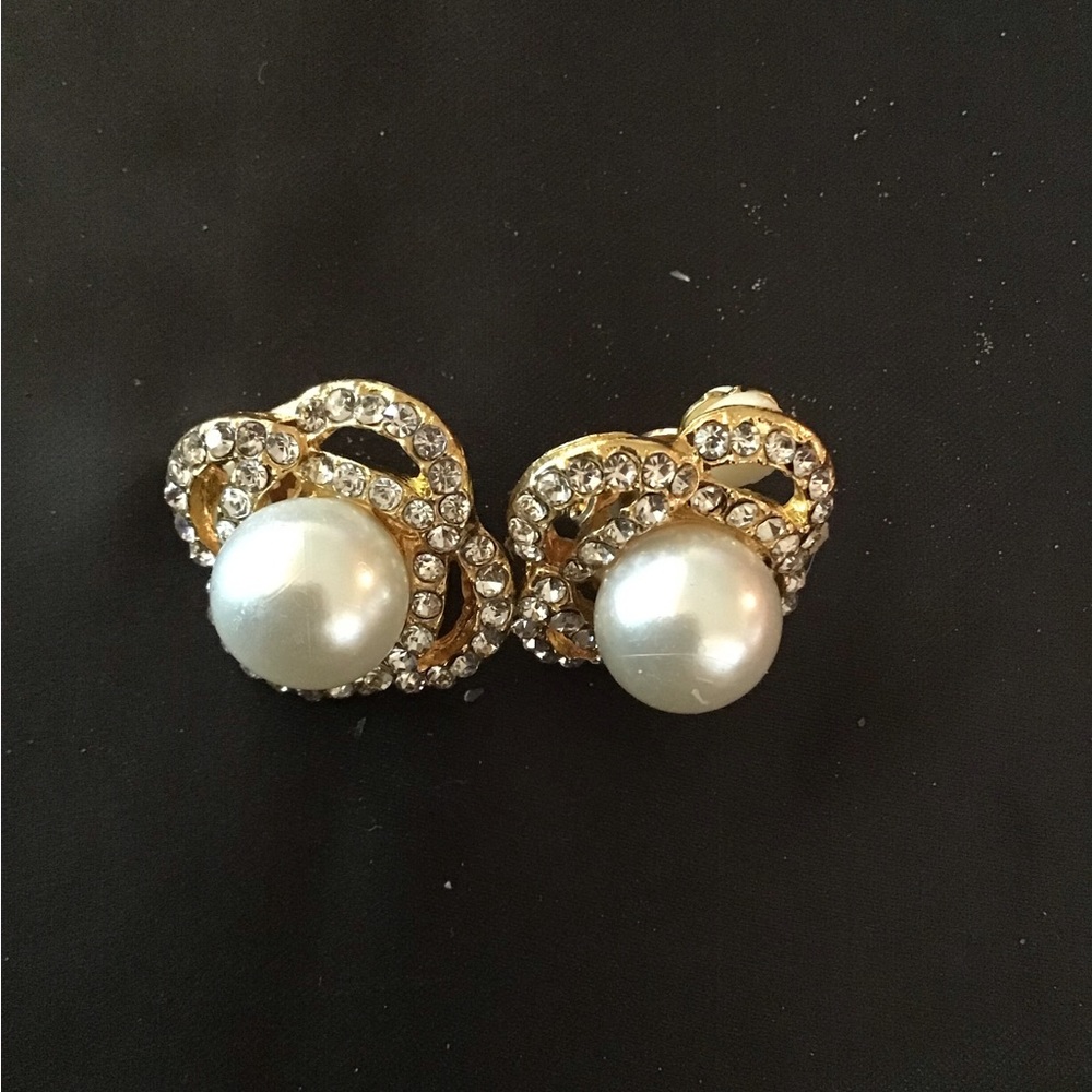 Nice Pearl and rhinestone Clip earrings gold $15